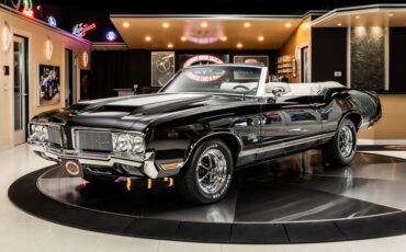 Oldsmobile-Cutlass-1970-Black-32
