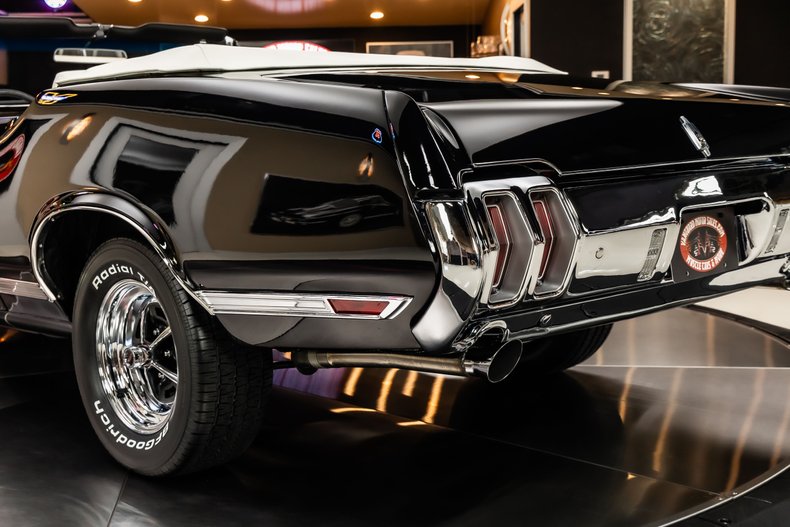 Oldsmobile-Cutlass-1970-Black-40