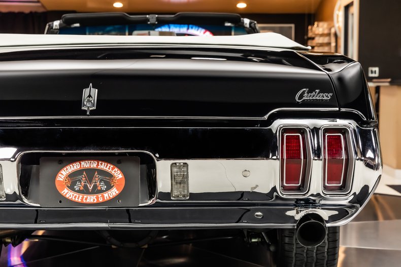 Oldsmobile-Cutlass-1970-Black-47
