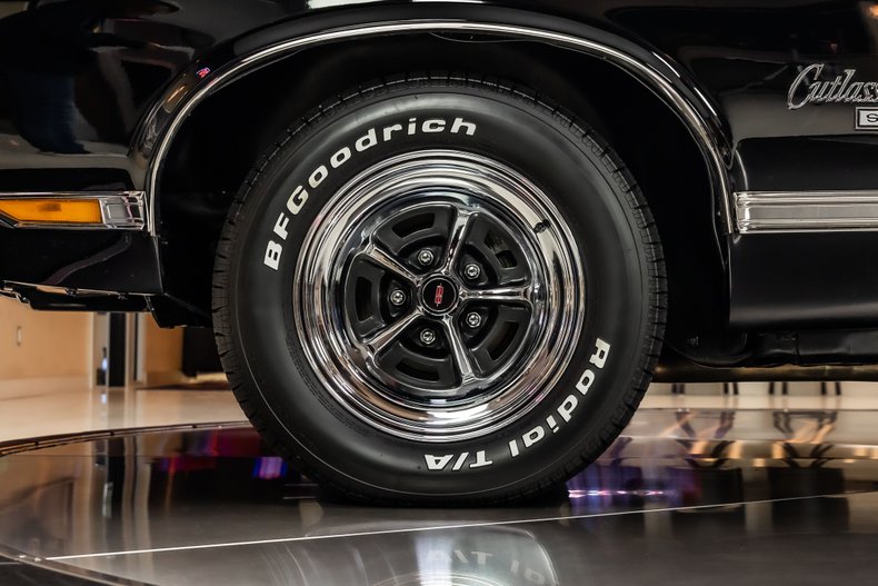 Oldsmobile-Cutlass-1970-Black-9