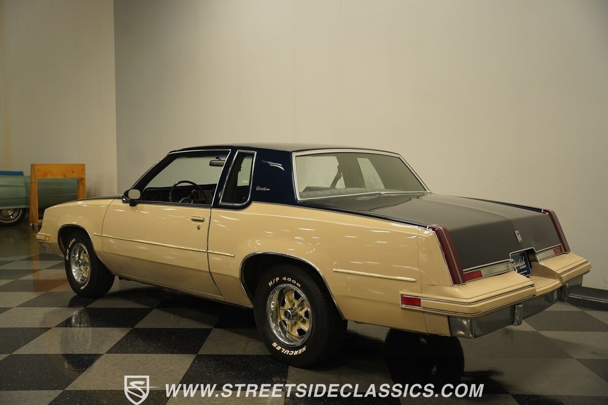 Oldsmobile-Cutlass-1981-Coupe-11