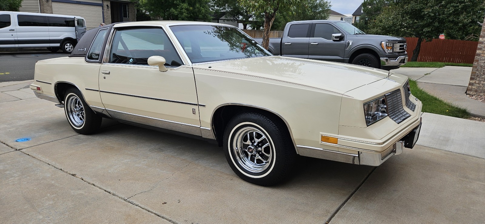 Oldsmobile Cutlass 1985 Coupe