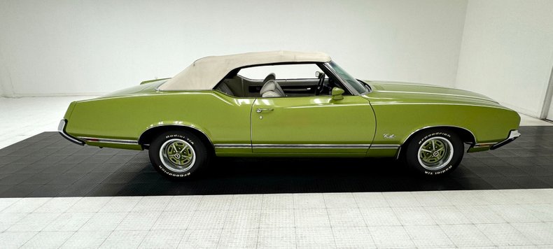 Oldsmobile-Cutlass-supreme-1971-Lime-White-11
