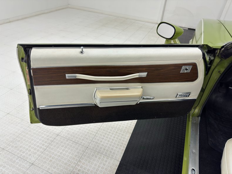 Oldsmobile-Cutlass-supreme-1971-Lime-White-31