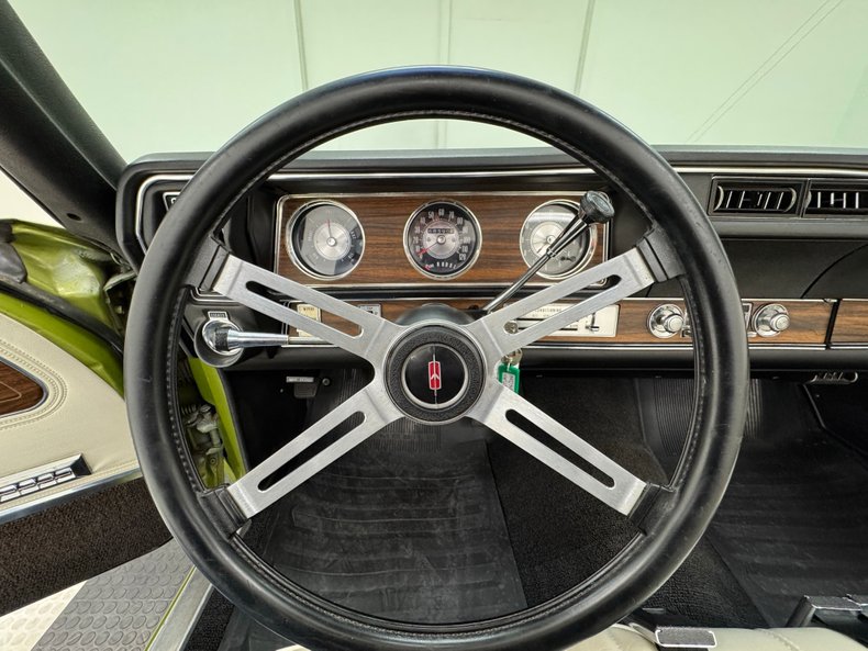 Oldsmobile-Cutlass-supreme-1971-Lime-White-39