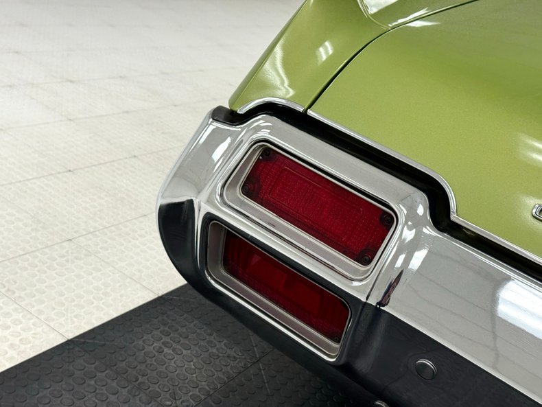 Oldsmobile-Cutlass-supreme-1971-Lime-White-48