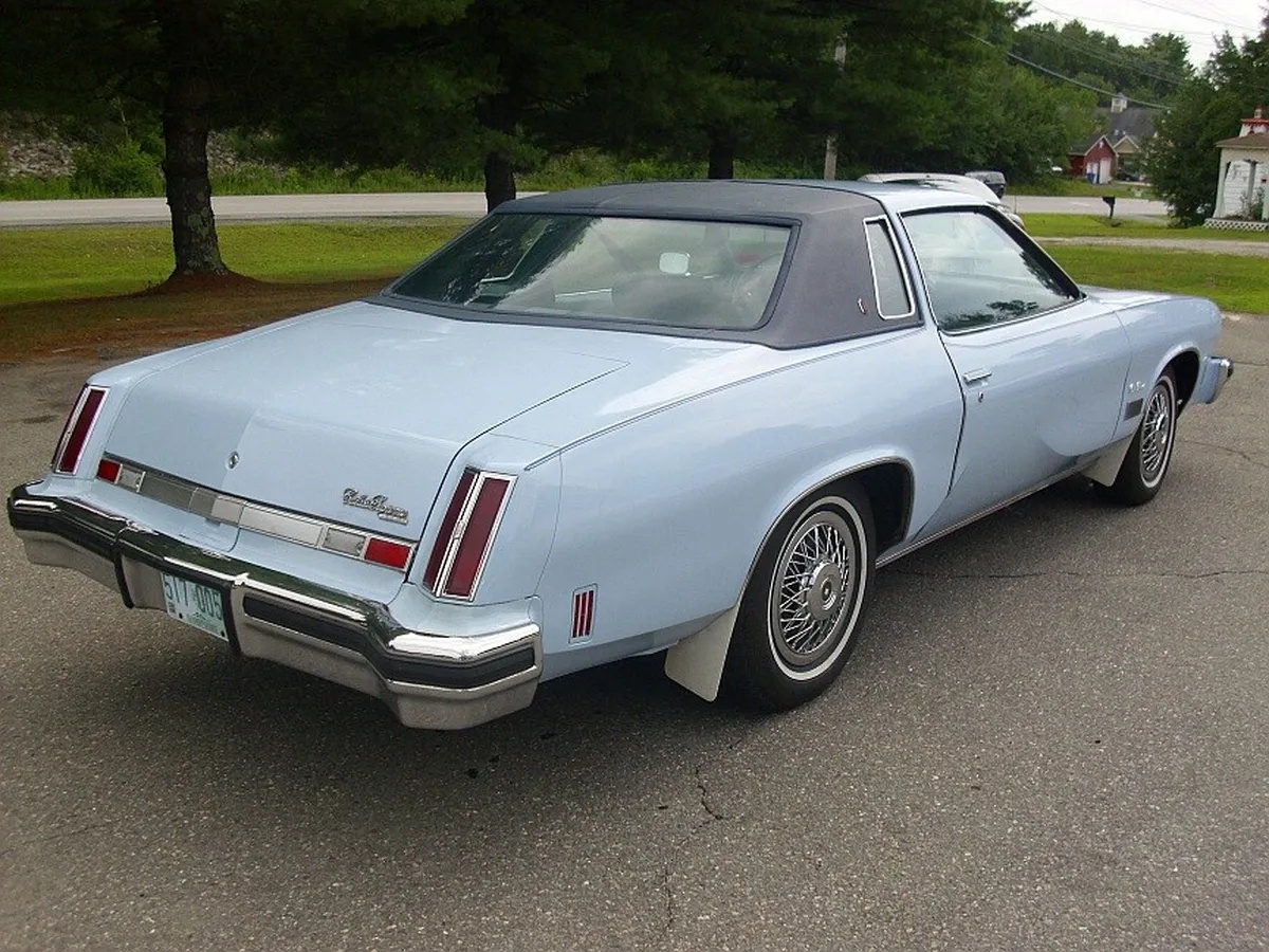 Oldsmobile-Cutlass-supreme-1975-Blue-Blue-1