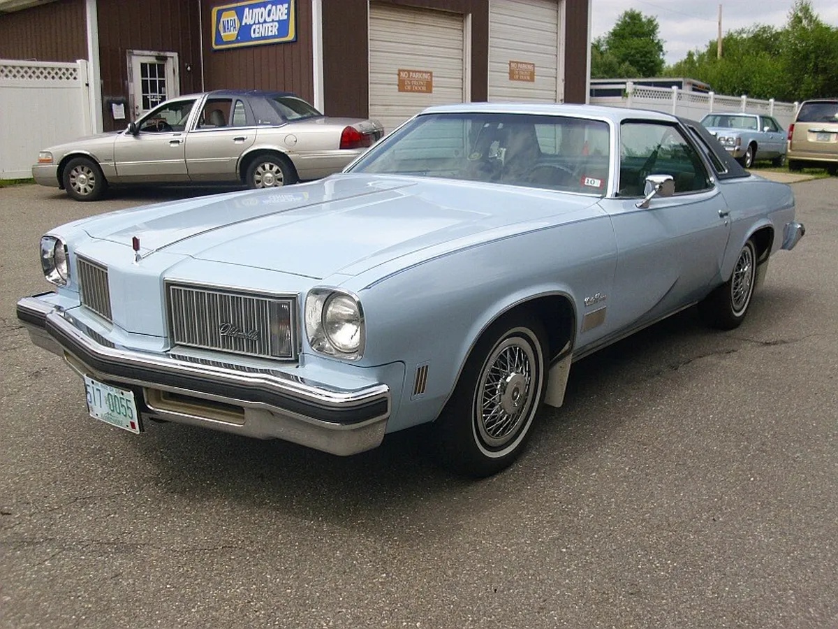 Oldsmobile-Cutlass-supreme-1975-Blue-Blue-6