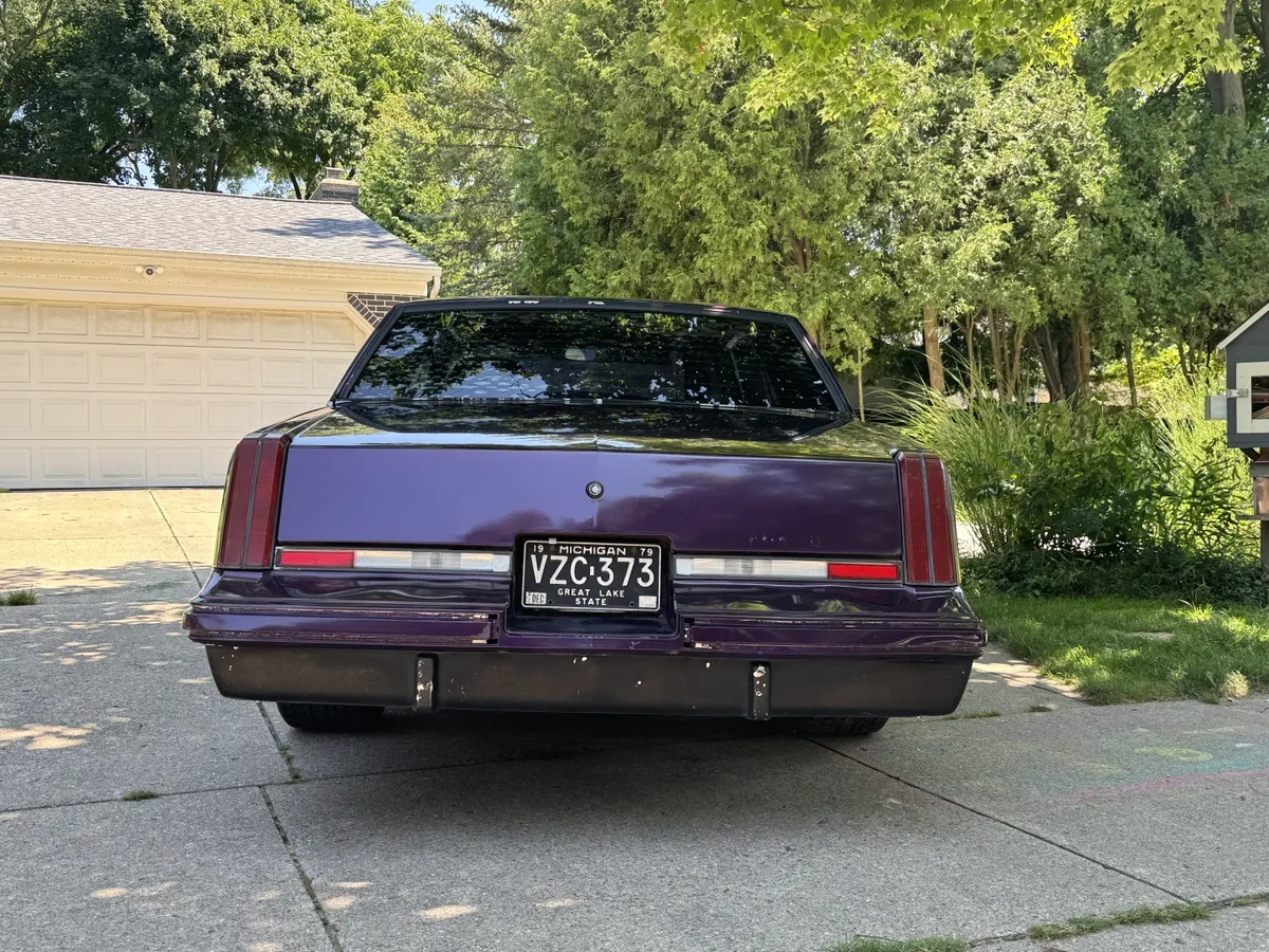 Oldsmobile-Cutlass-supreme-1982-1