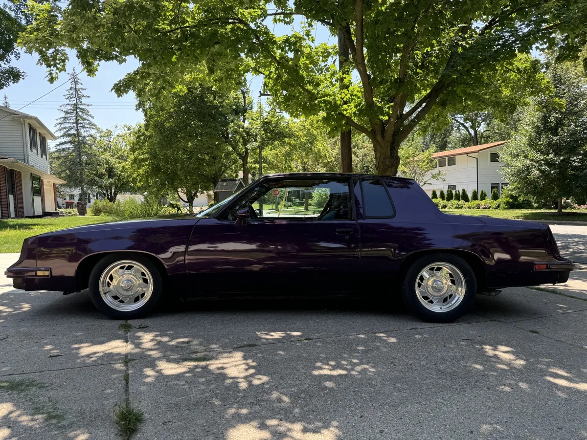 Oldsmobile-Cutlass-supreme-1982-3