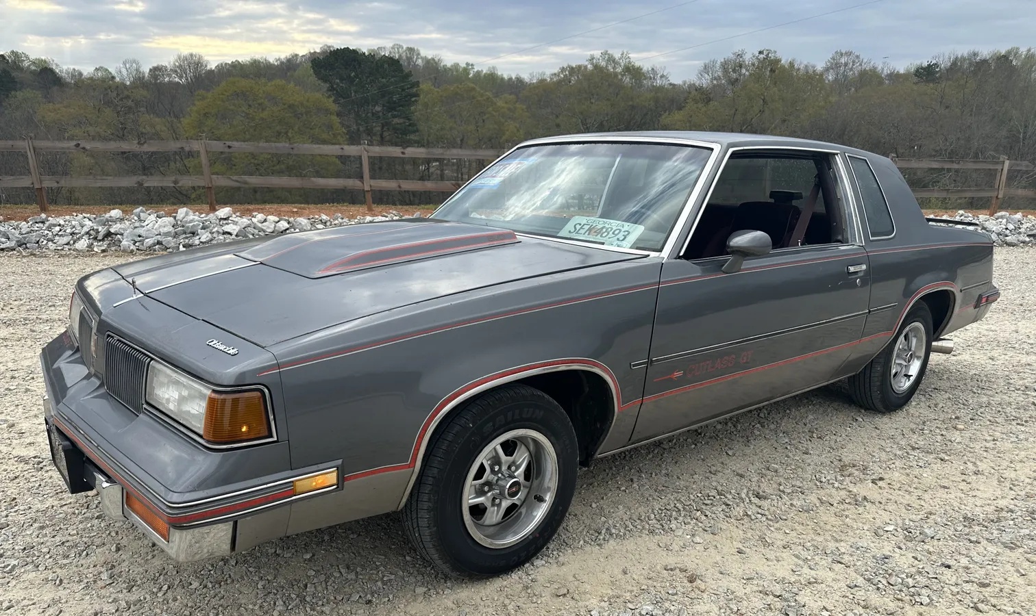 Oldsmobile-Cutlass-supreme-1988-Grey-Burgundy-4