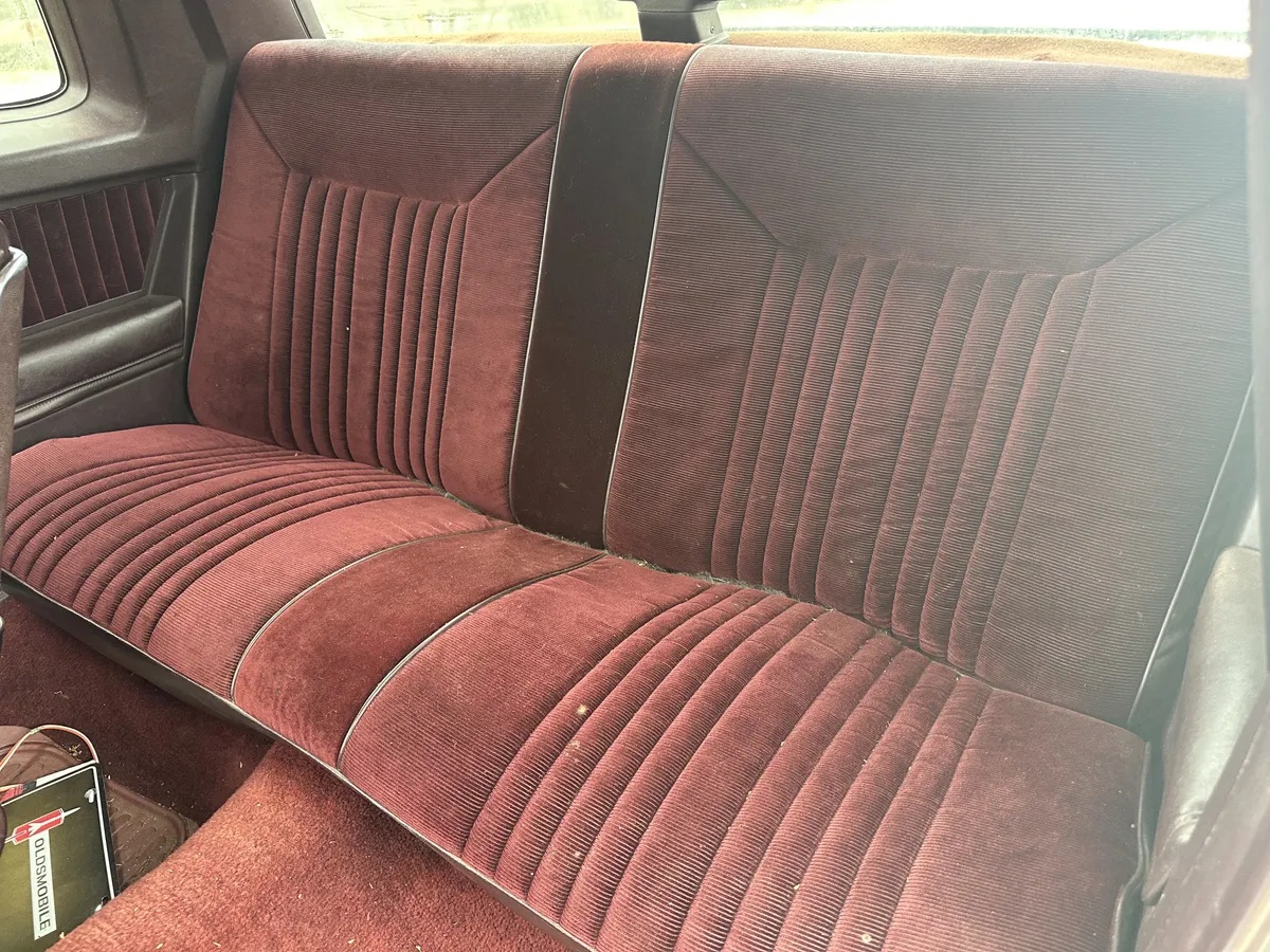 Oldsmobile-Cutlass-supreme-1988-Grey-Burgundy-9