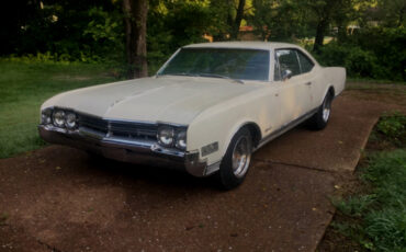 Oldsmobile-Delta-88-Holiday-Coupe-1966-Coupe-1