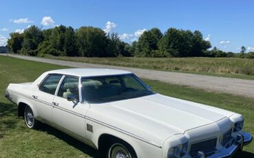 Oldsmobile-Delta-88-royale-1973-White-Cream-1