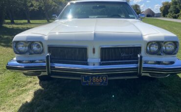 Oldsmobile-Delta-88-royale-1973-White-Cream-2