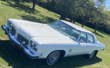 Oldsmobile-Delta-88-royale-1973-White-Cream-4