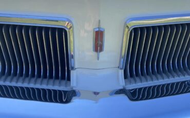 Oldsmobile-Delta-88-royale-1973-White-Cream-5