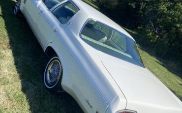 Oldsmobile-Delta-88-royale-1973-White-Cream-7