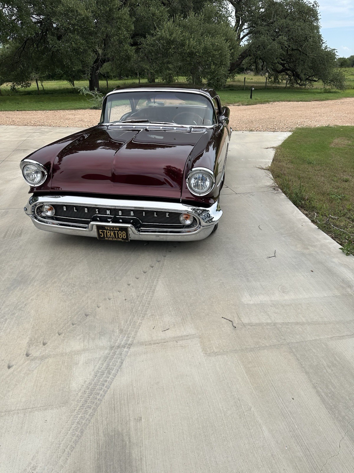 Oldsmobile-Eighty-Eight-1957-Coupe-5