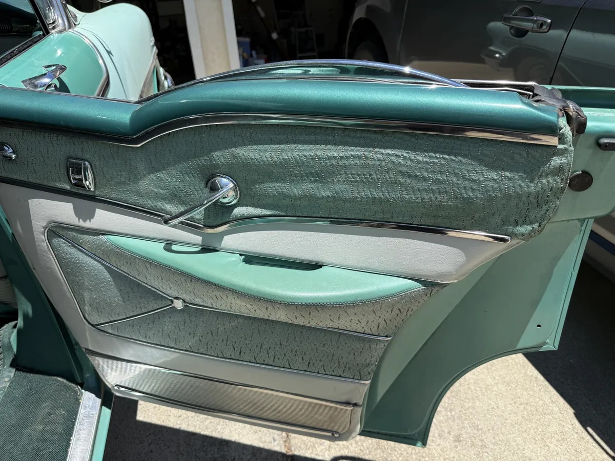 Oldsmobile-Holiday-1955-Two-Shades-Of-Green-Original-Color-Green-Also-Original-1