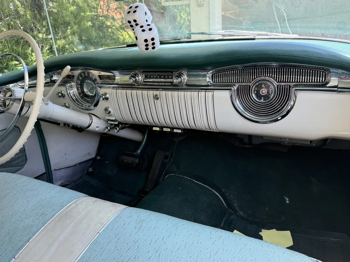 Oldsmobile-Holiday-1955-Two-Shades-Of-Green-Original-Color-Green-Also-Original-10