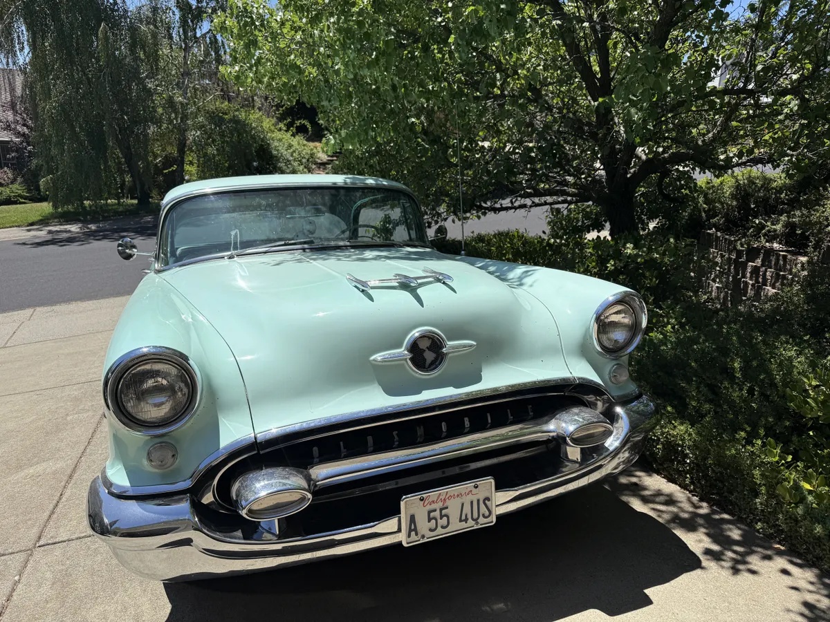 Oldsmobile-Holiday-1955-Two-Shades-Of-Green-Original-Color-Green-Also-Original-2