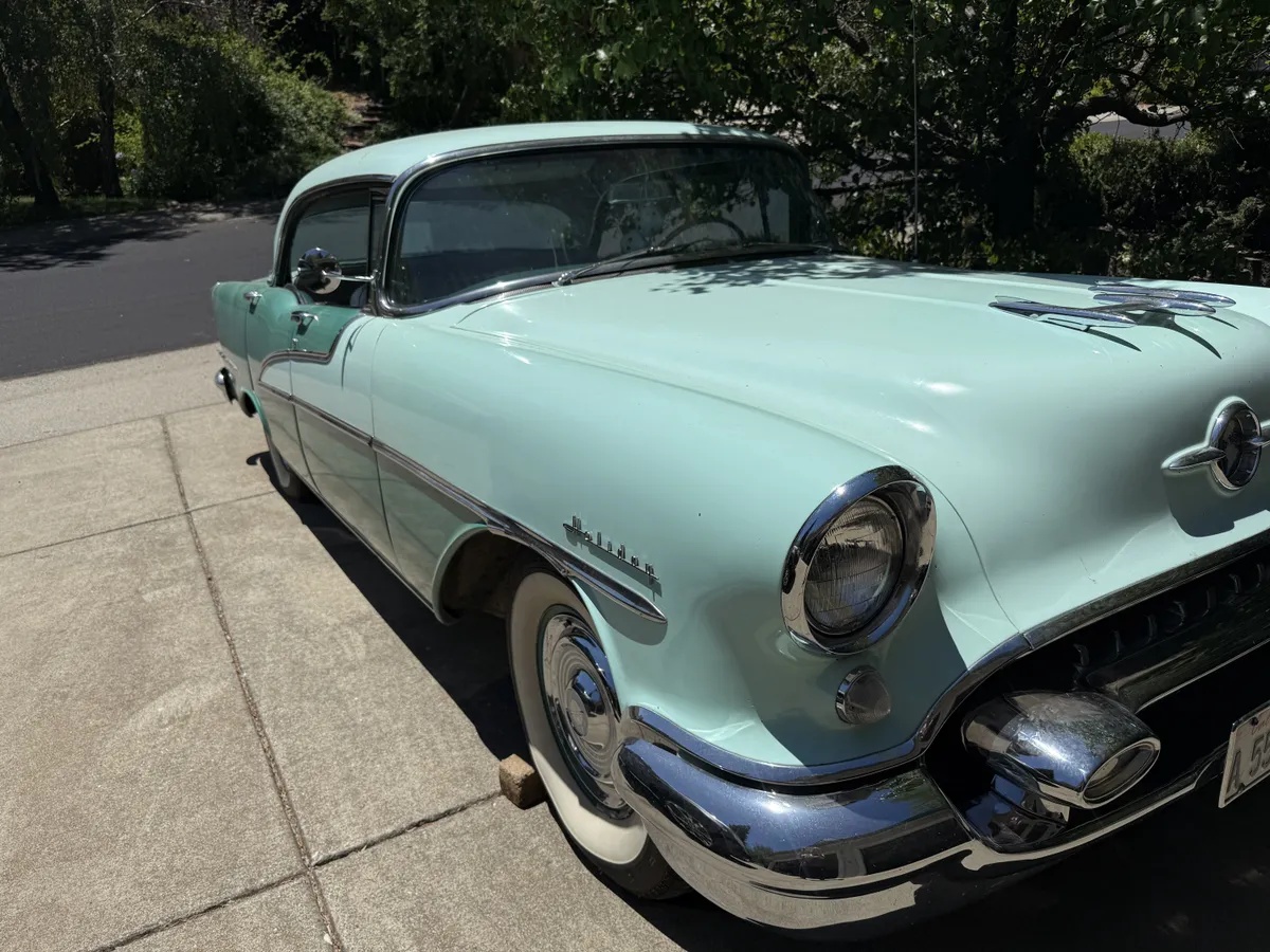 Oldsmobile-Holiday-1955-Two-Shades-Of-Green-Original-Color-Green-Also-Original-3