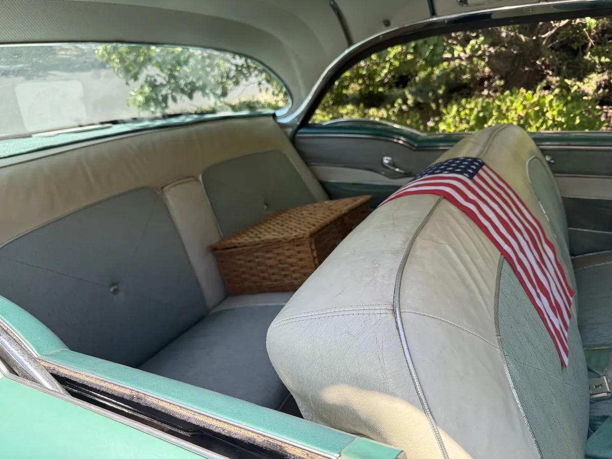 Oldsmobile-Holiday-1955-Two-Shades-Of-Green-Original-Color-Green-Also-Original-5