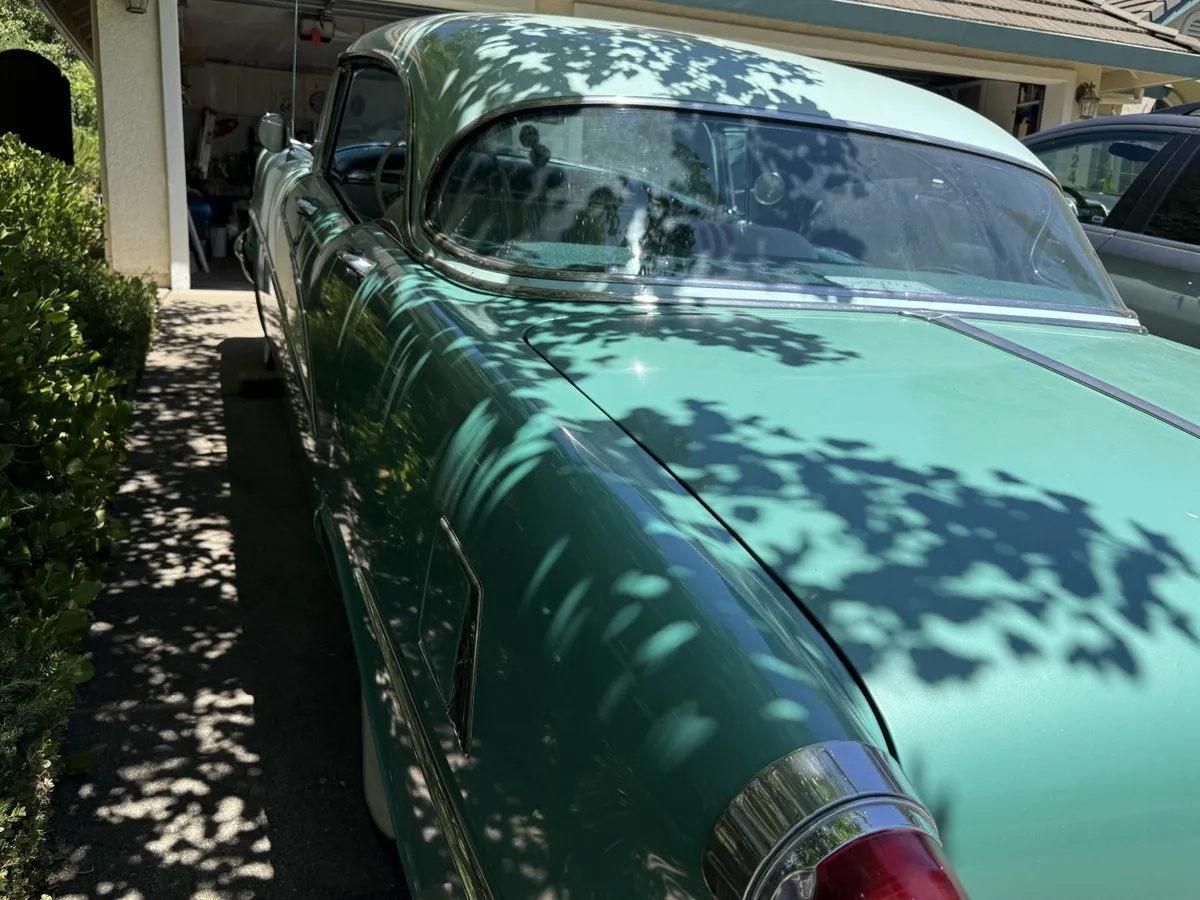 Oldsmobile-Holiday-1955-Two-Shades-Of-Green-Original-Color-Green-Also-Original-9