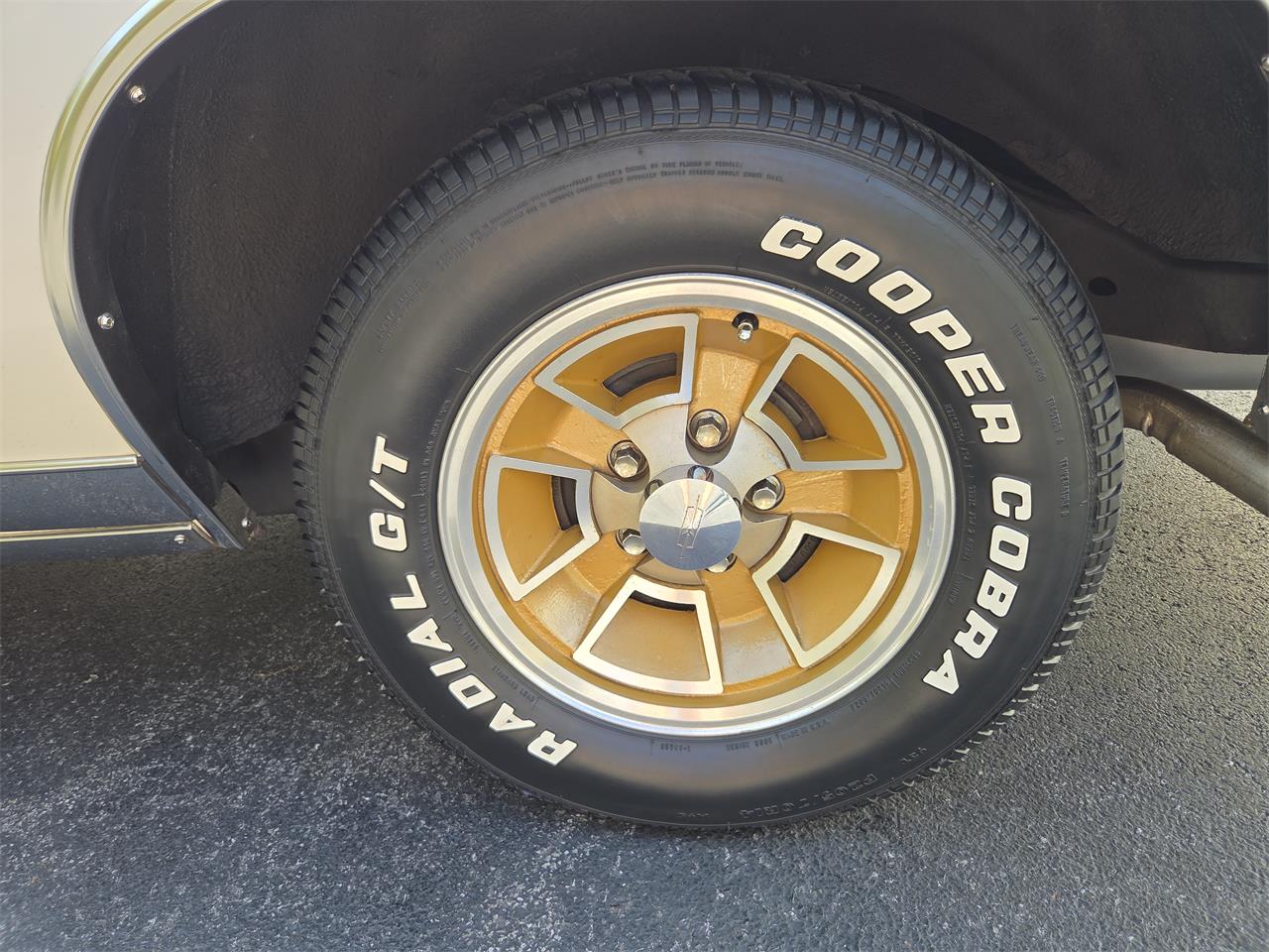 Oldsmobile-Hurst-1979-White-Gold-10