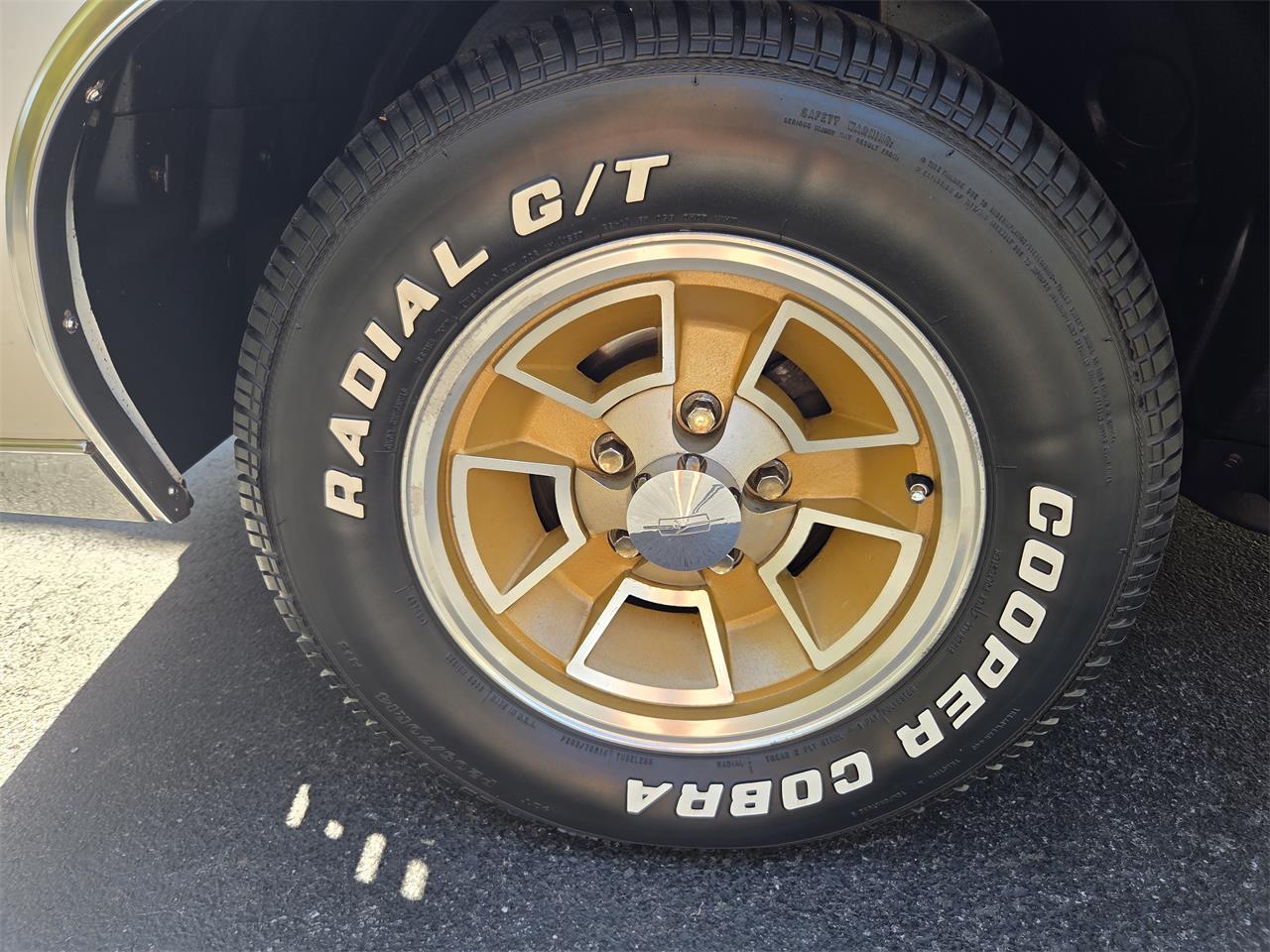 Oldsmobile-Hurst-1979-White-Gold-11