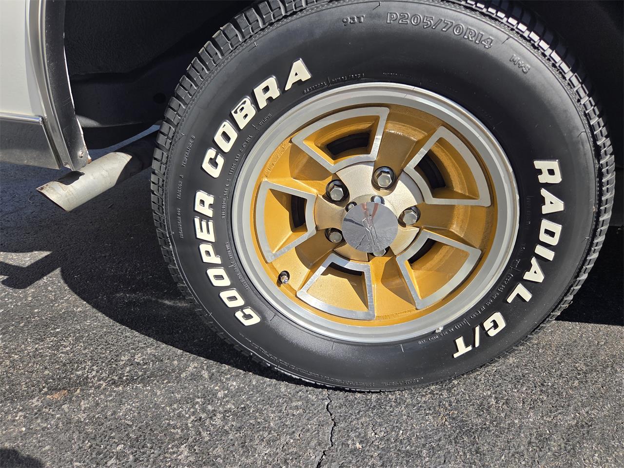 Oldsmobile-Hurst-1979-White-Gold-13