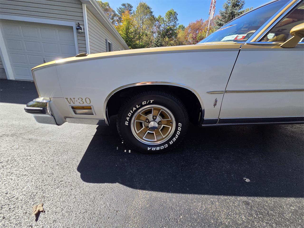 Oldsmobile-Hurst-1979-White-Gold-2