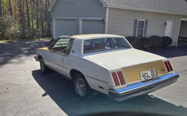 Oldsmobile-Hurst-1979-White-Gold-21
