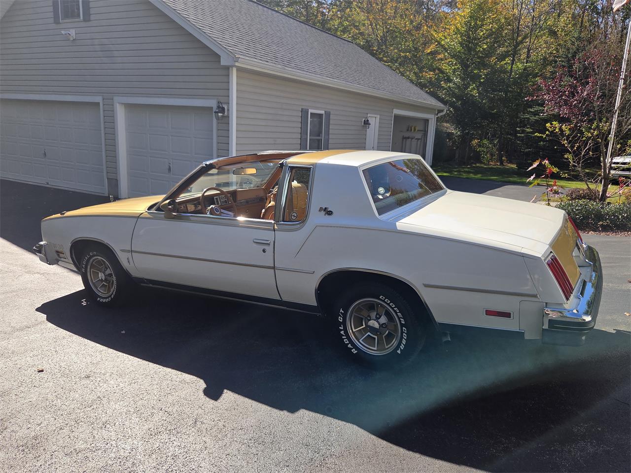 Oldsmobile-Hurst-1979-White-Gold-22