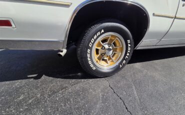 Oldsmobile-Hurst-1979-White-Gold-23