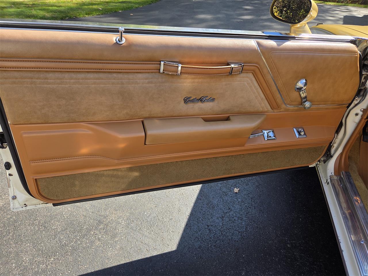 Oldsmobile-Hurst-1979-White-Gold-26