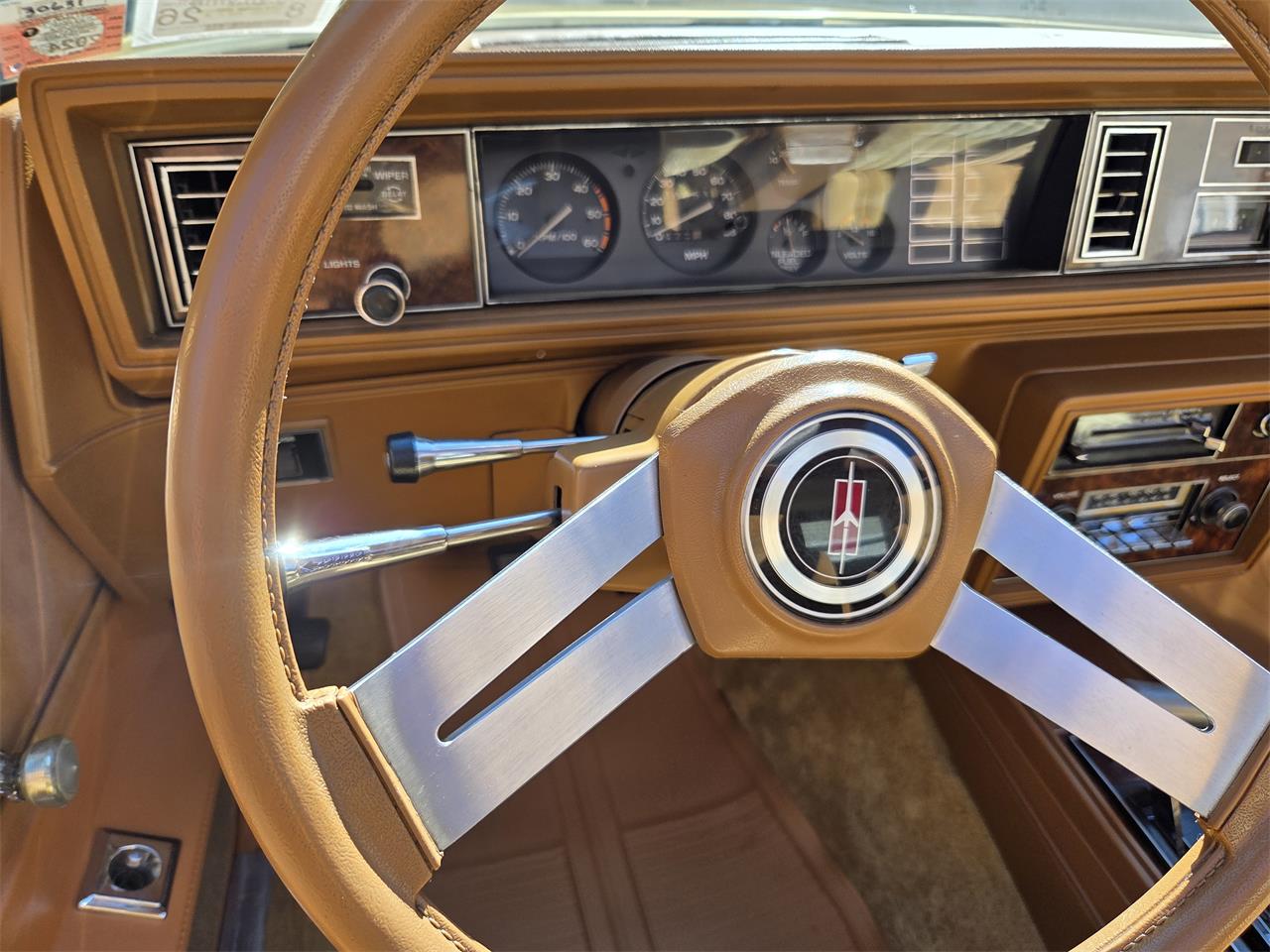 Oldsmobile-Hurst-1979-White-Gold-27