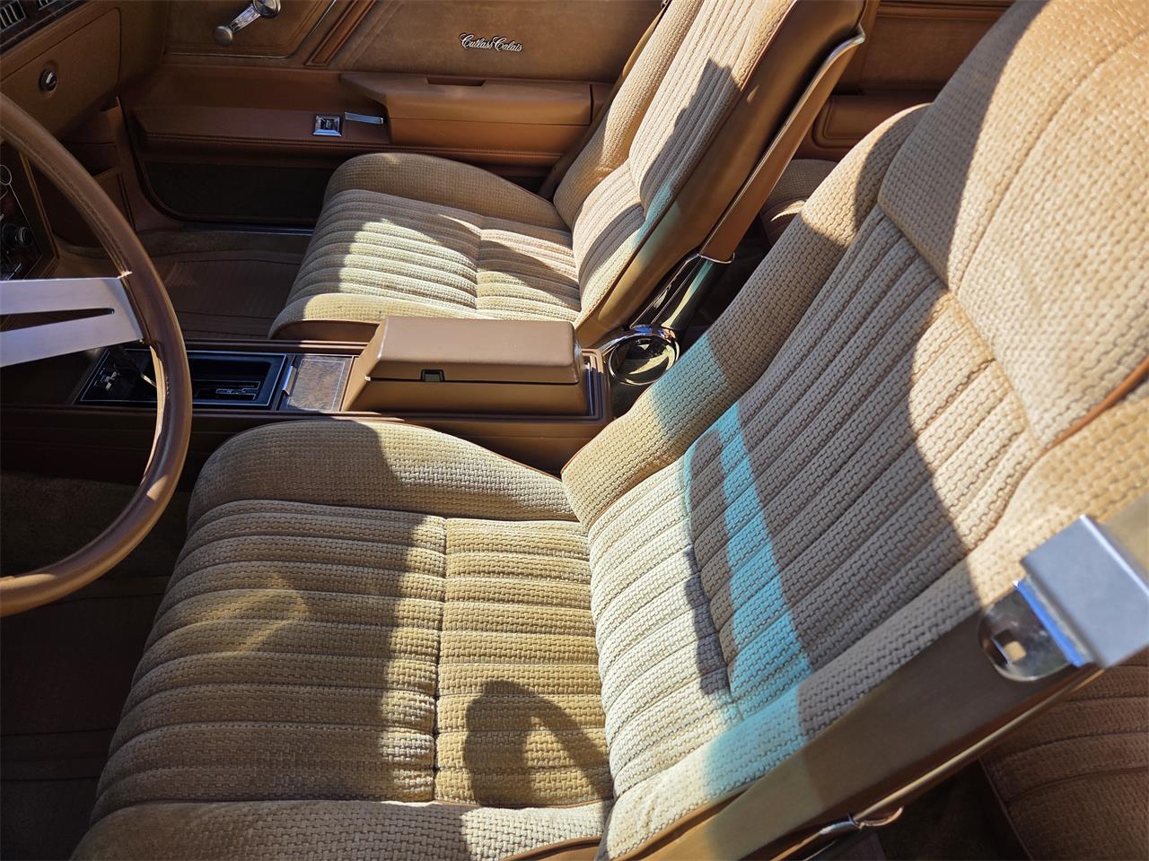 Oldsmobile-Hurst-1979-White-Gold-29