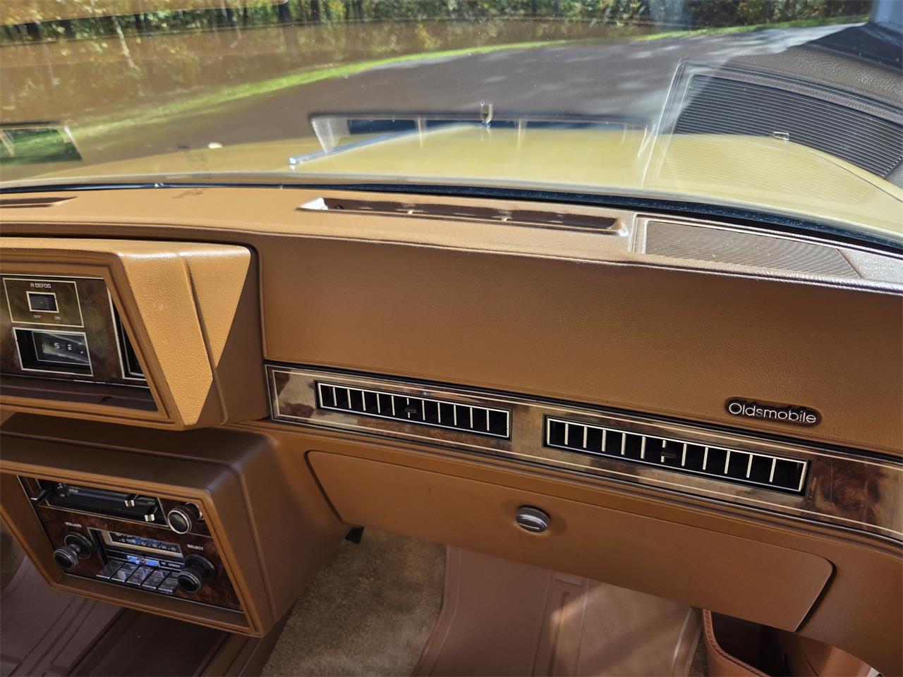 Oldsmobile-Hurst-1979-White-Gold-33