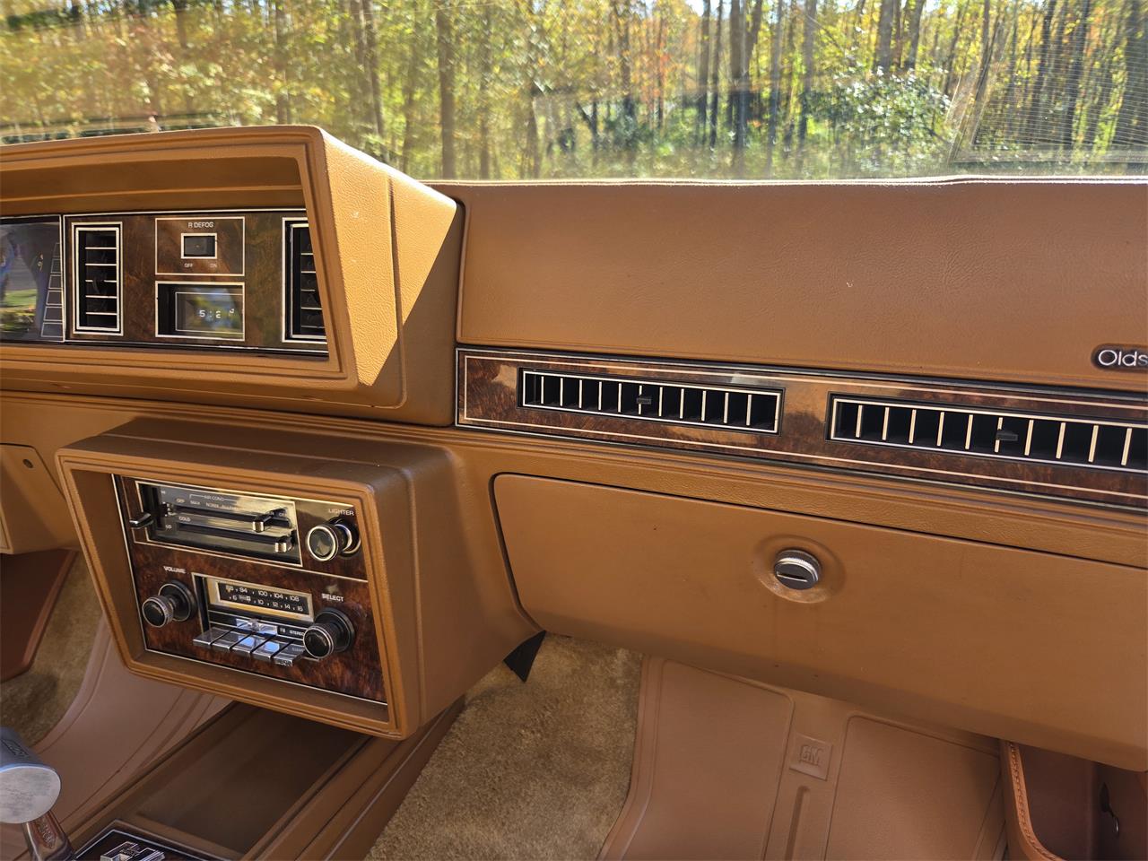 Oldsmobile-Hurst-1979-White-Gold-4