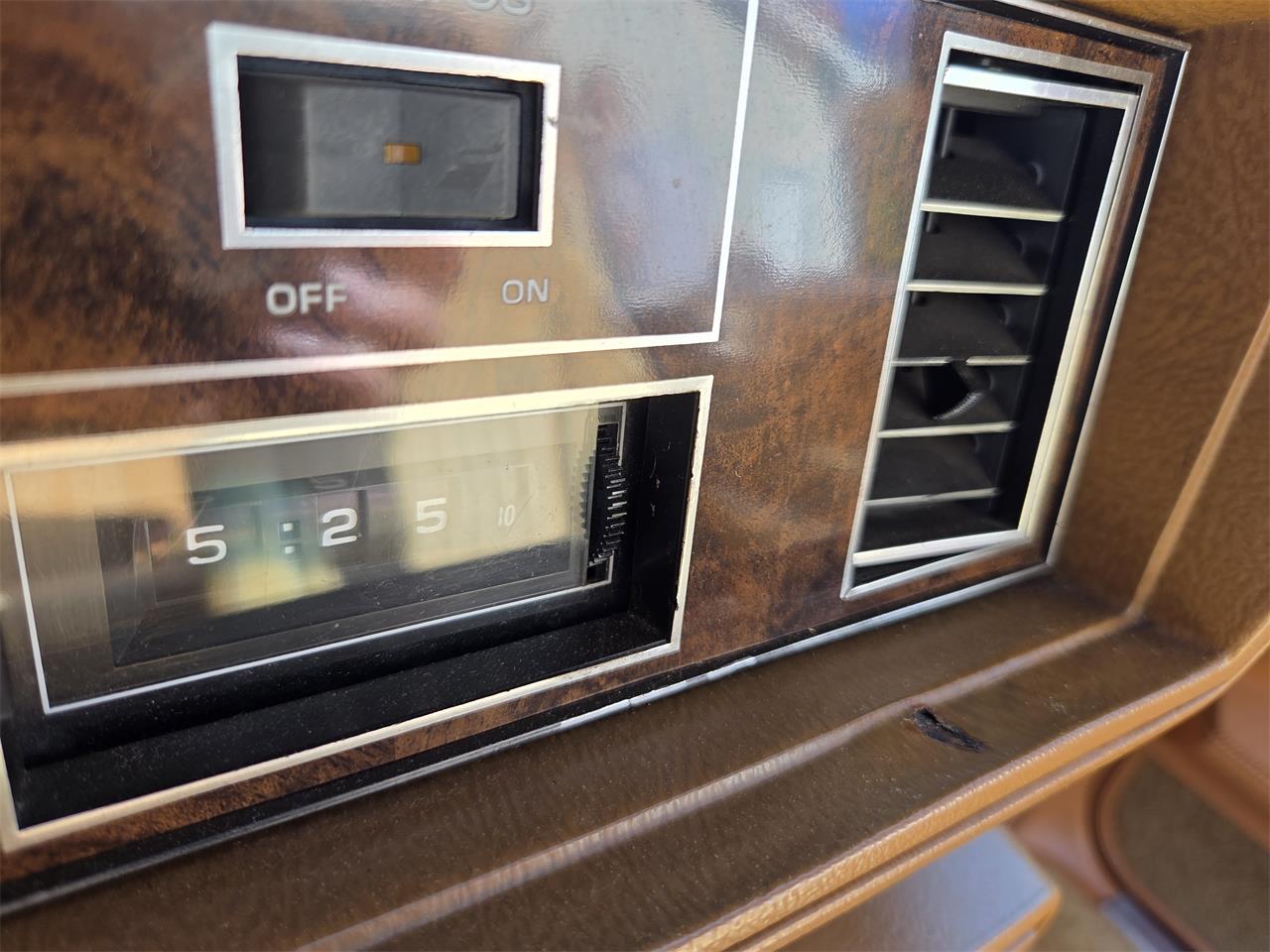 Oldsmobile-Hurst-1979-White-Gold-5