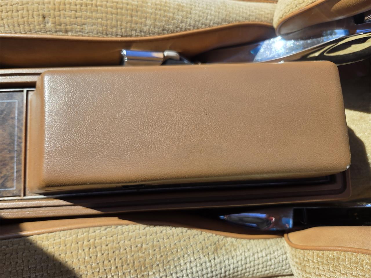 Oldsmobile-Hurst-1979-White-Gold-6