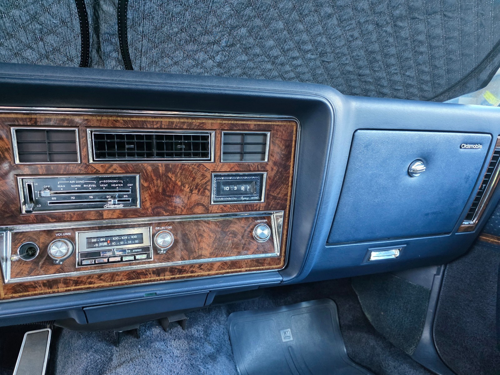 Oldsmobile-Ninety-Eight-1980-Sedan-12