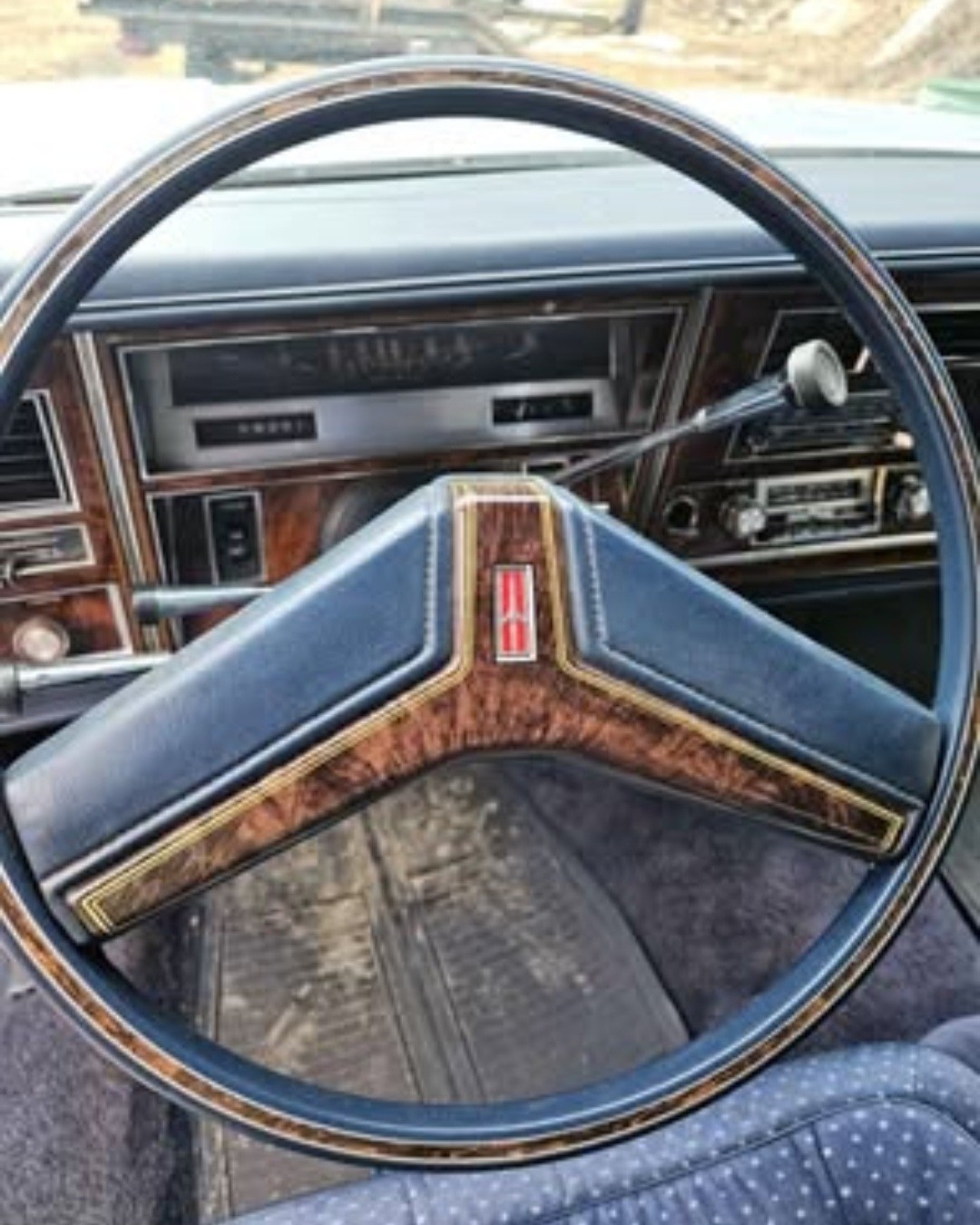 Oldsmobile-Ninety-Eight-1980-Sedan-4