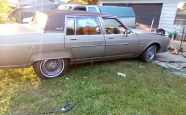 Oldsmobile-Ninety-Eight-1983-1