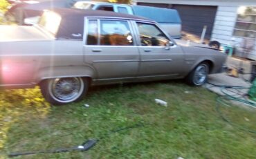 Oldsmobile-Ninety-Eight-1983-2