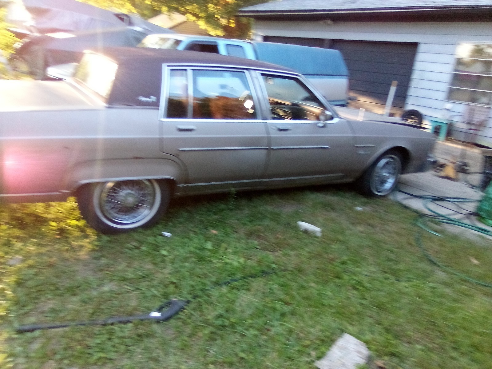 Oldsmobile-Ninety-Eight-1983-2