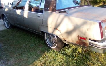 Oldsmobile-Ninety-Eight-1983-4