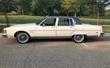 Oldsmobile-Ninety-Eight-1983-Sedan-1